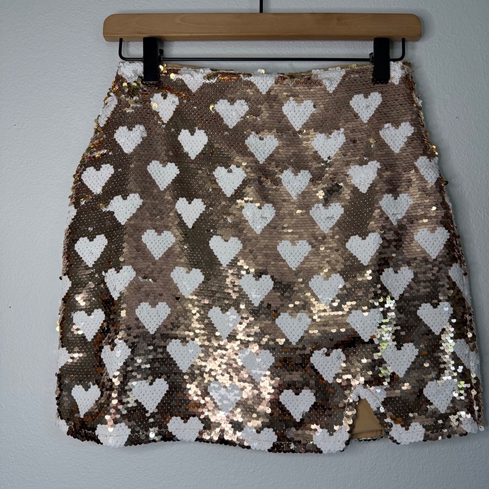 NWOT - Francesca's Pink Lily - Rose Gold Sequin Heart Print Mini Skirt Sz Small
